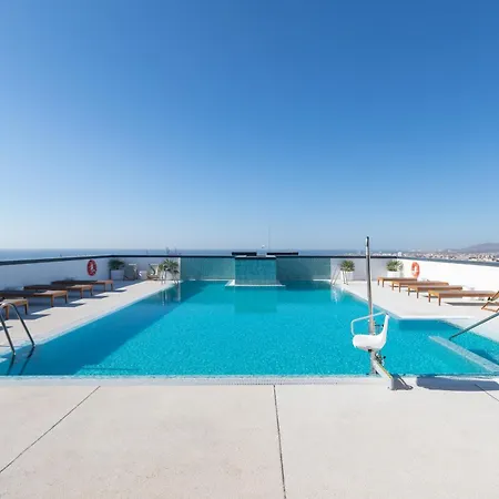 Views Apartment *
